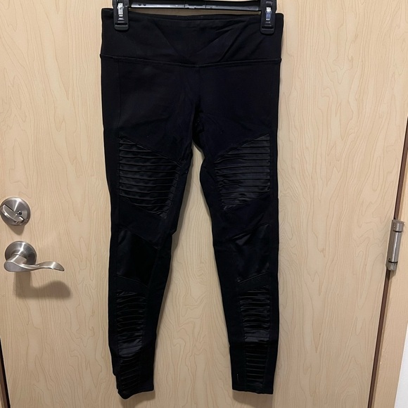 ALO Yoga Pants - Alo moto leggings